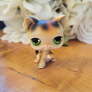 Littlest Pet Shop LPS #27 Calico Cat Shorthair Green Eyes Paw Up B
